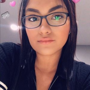 Meet your Posher, Carolina